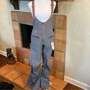 Roxy Bibs size small.